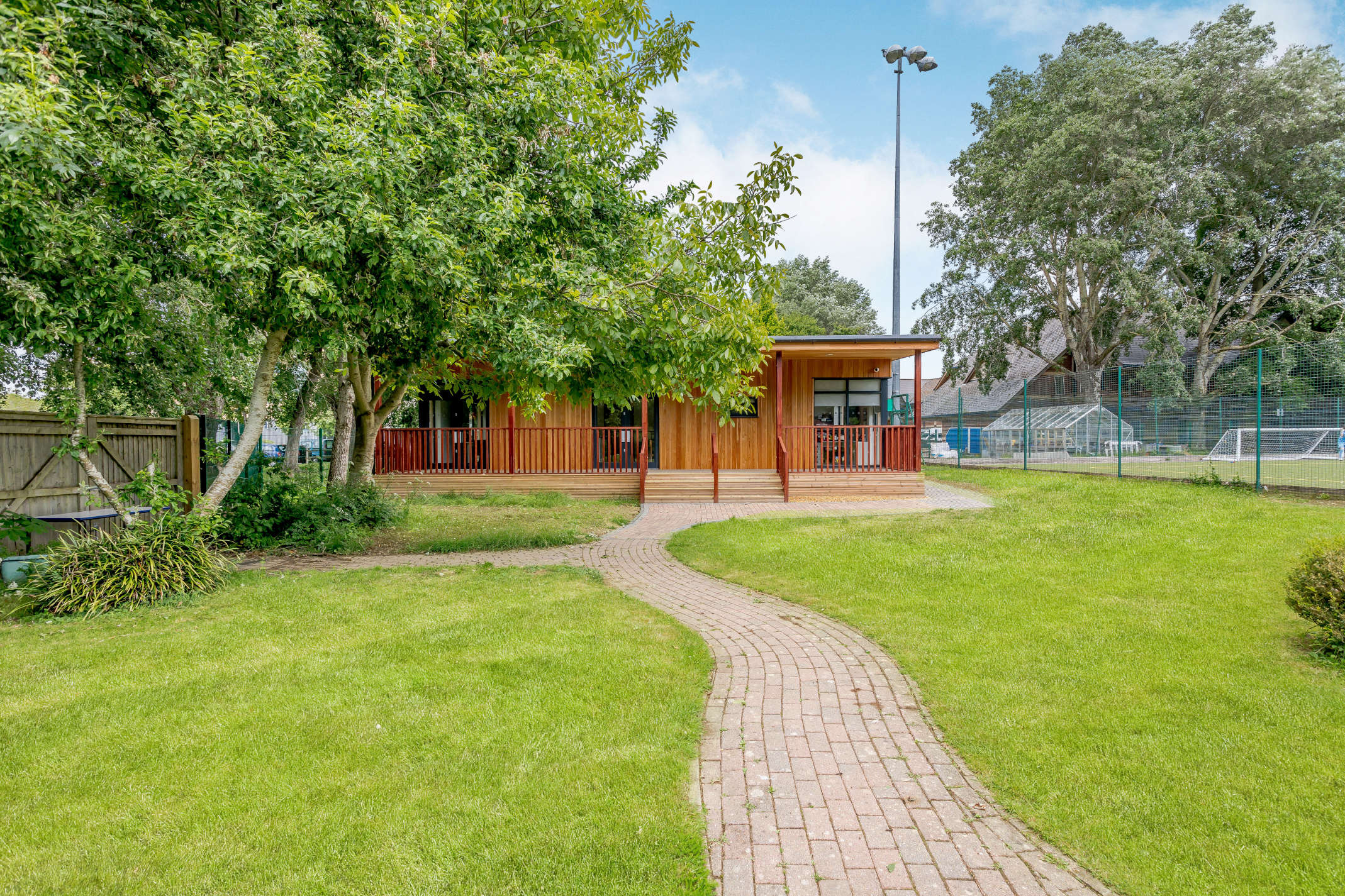 Eco Building for SEN at Chichester College by TG Escapes
