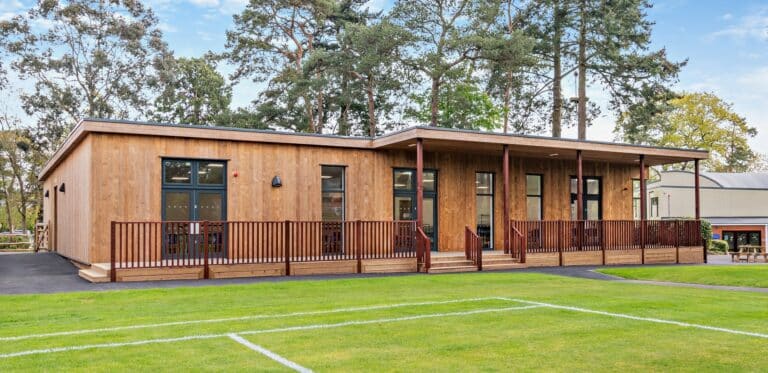 Timber frame modular dining facility at Barfield Prep School by TG Escapes